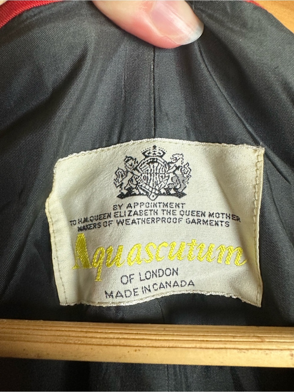 Vintage Aquascutum Aqua 5 Trench Coat Navy Blue Red Collar Made in Canada flaw - Picture 3 of 10